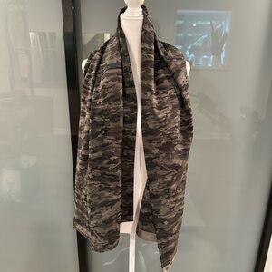 NWOT Lululemon camo scarf